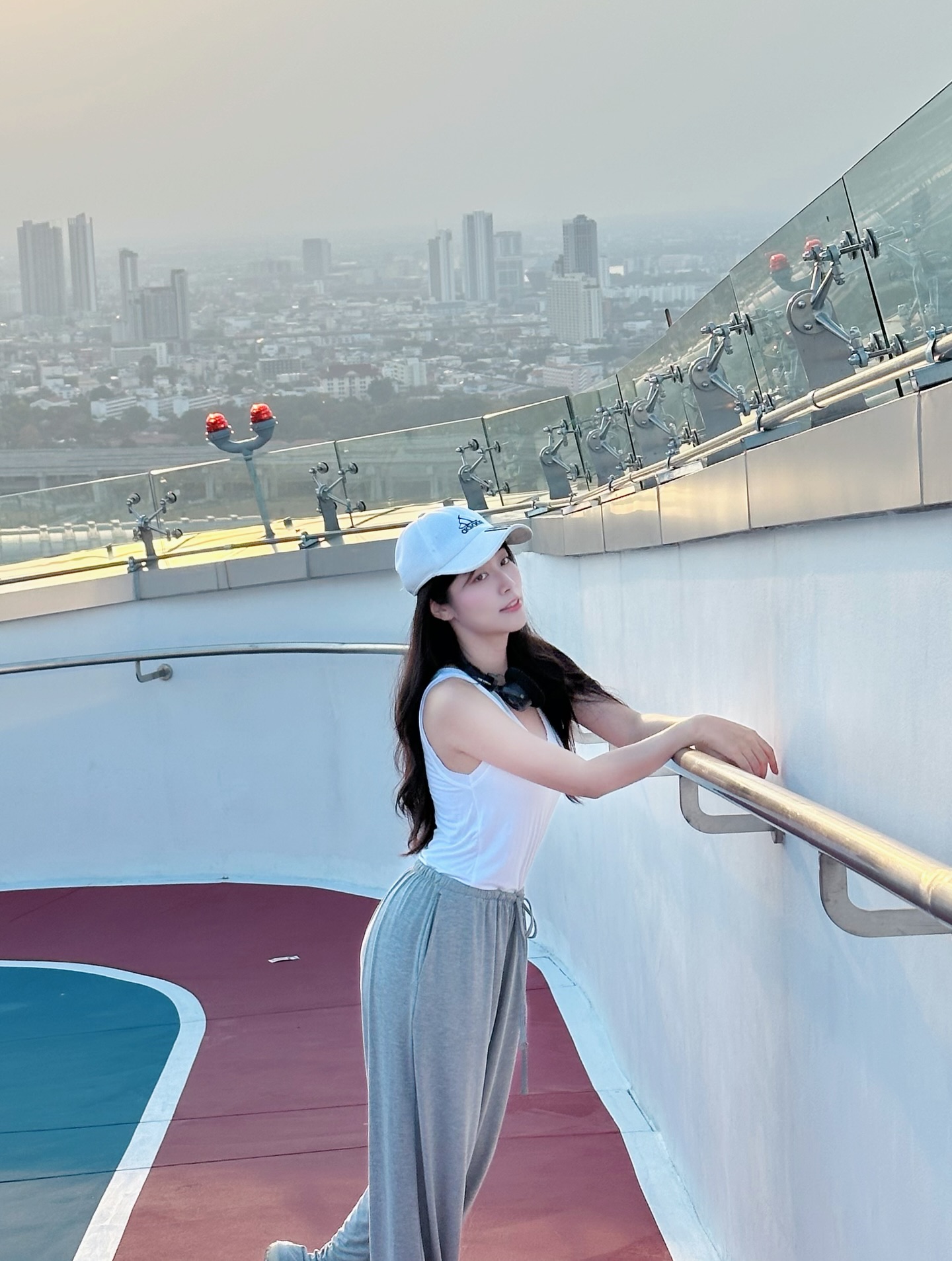 พลอยใส - ธัญลักษณ์ โชคธนเดช