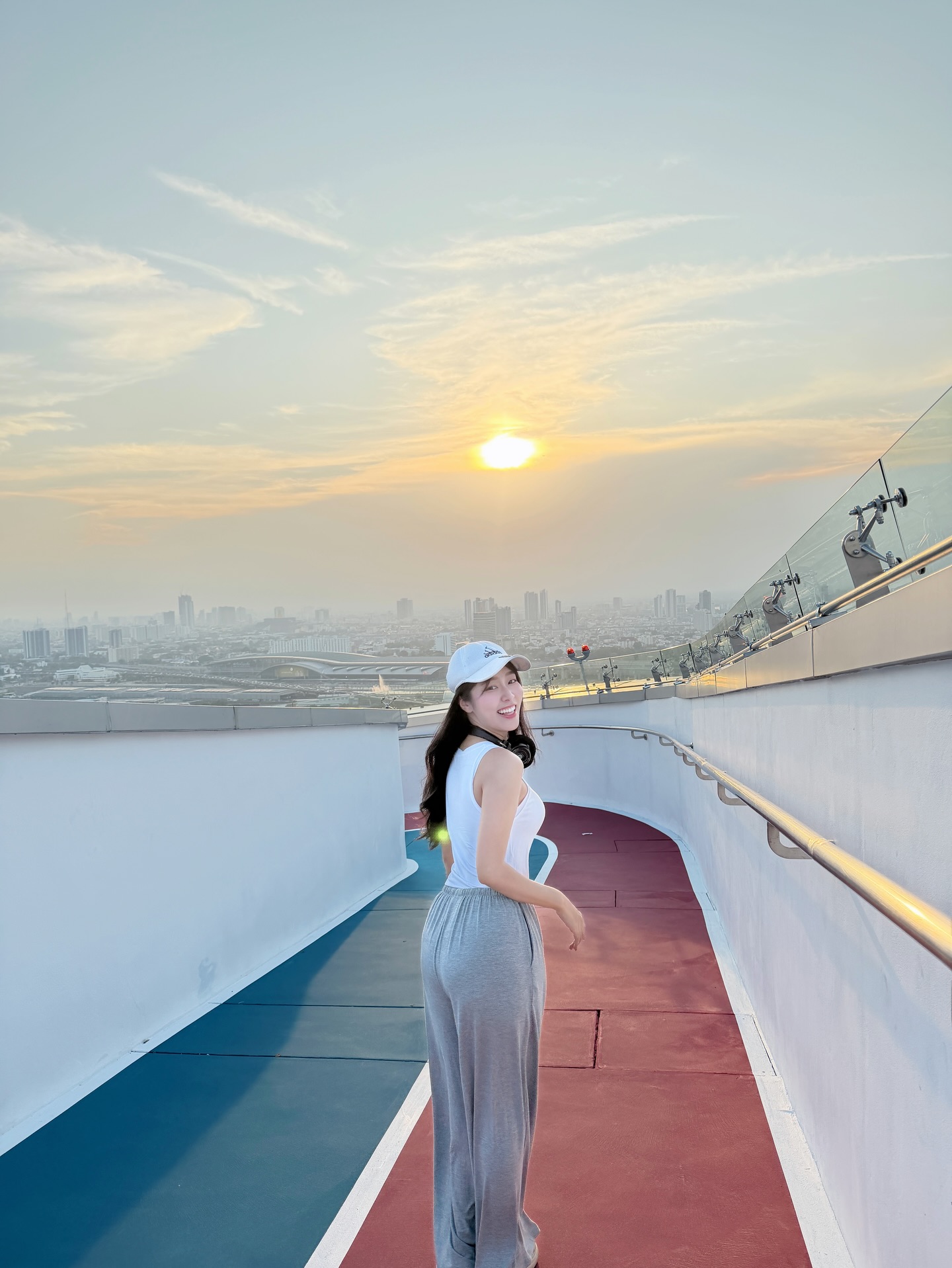 พลอยใส - ธัญลักษณ์ โชคธนเดช