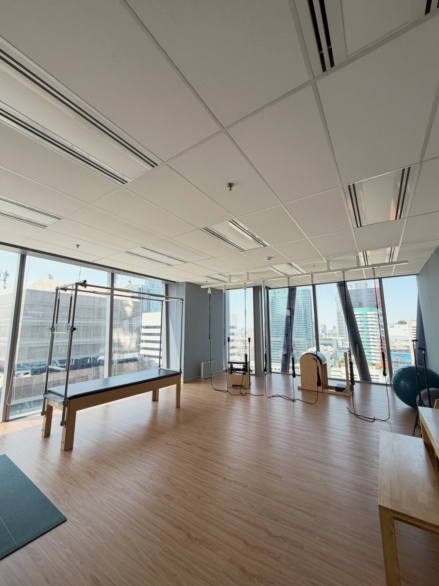 พลอยใส - ธัญลักษณ์ โชคธนเดช