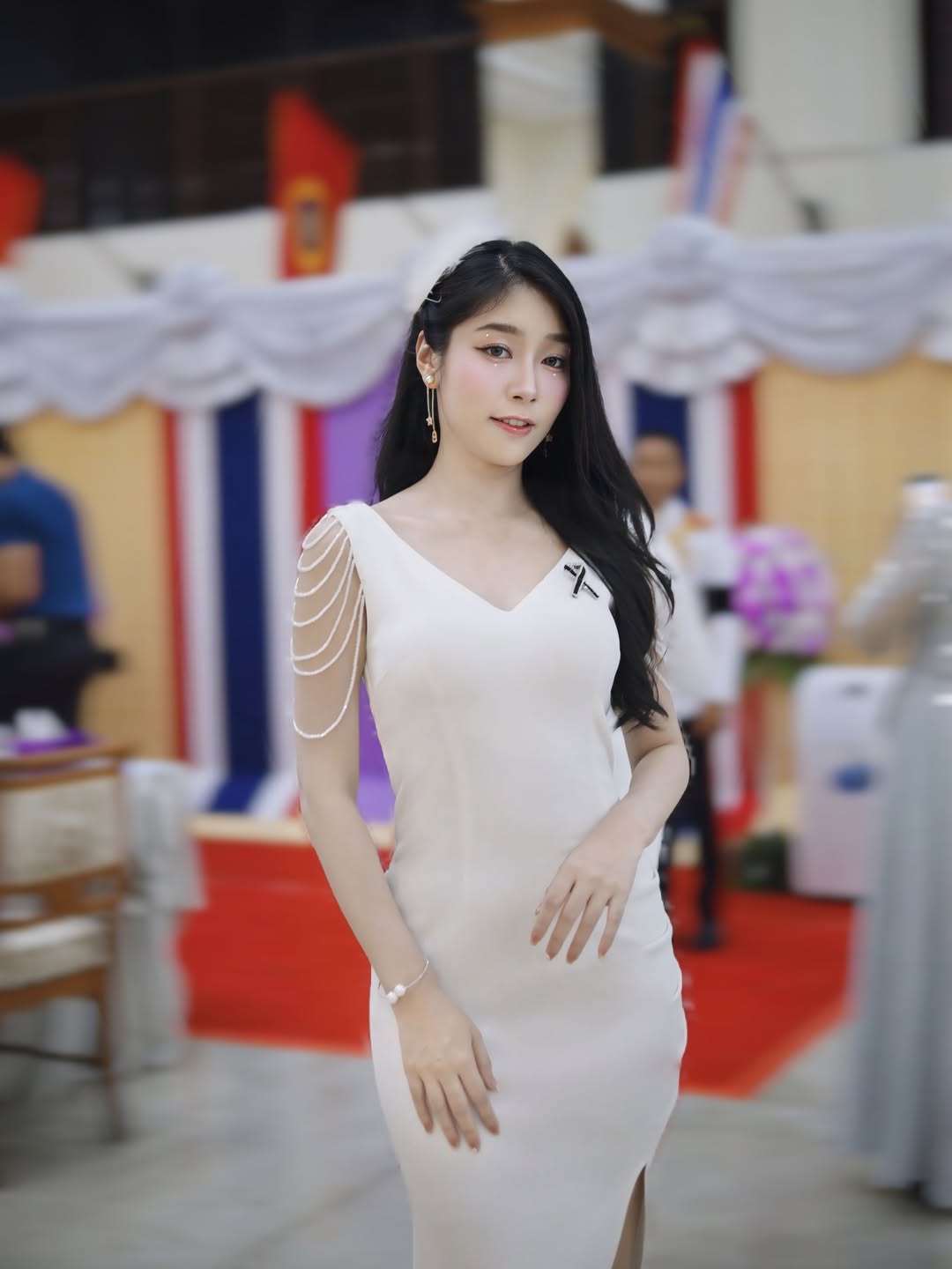 พลอยใส - ธัญลักษณ์ โชคธนเดช