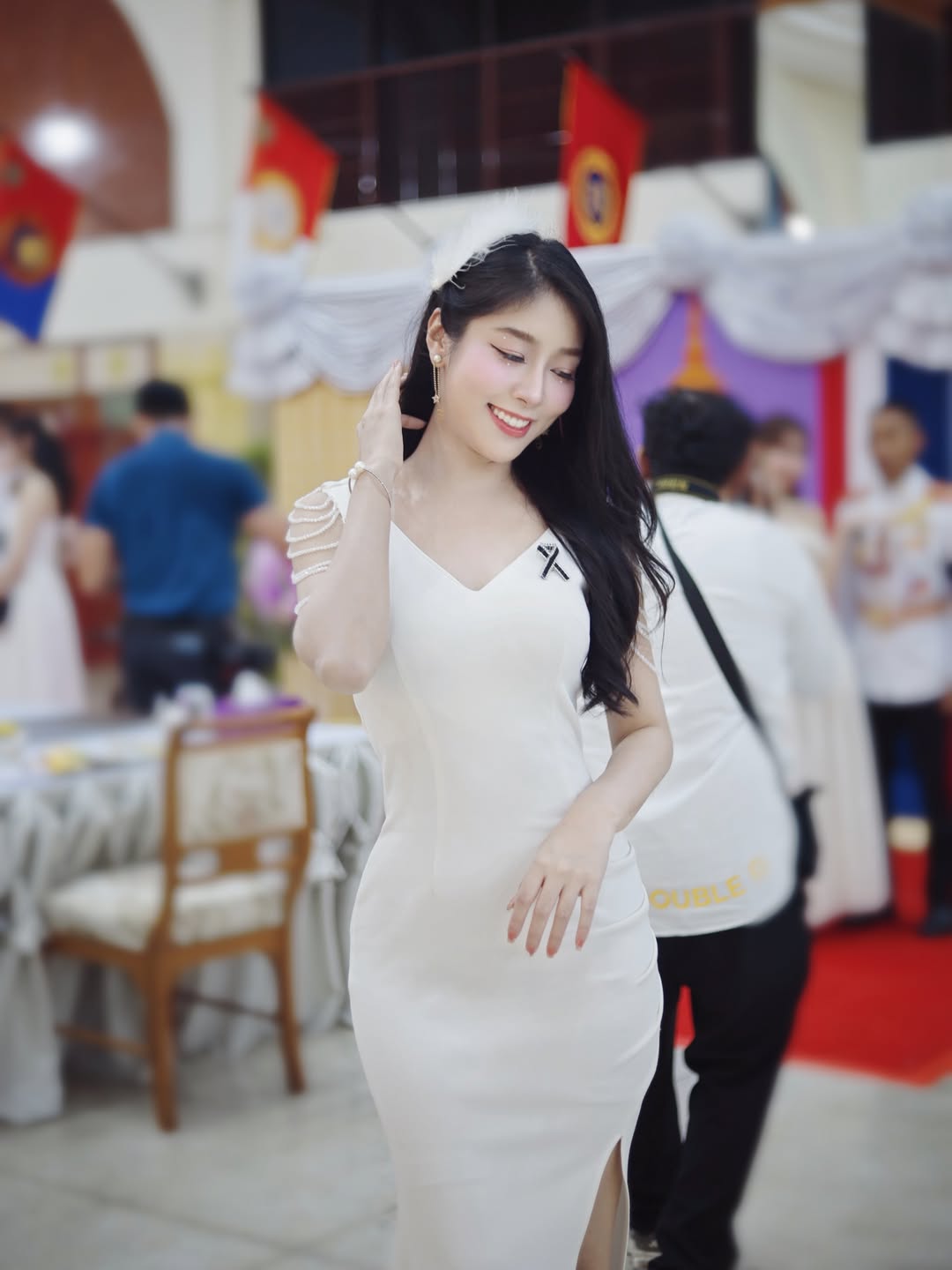 พลอยใส - ธัญลักษณ์ โชคธนเดช