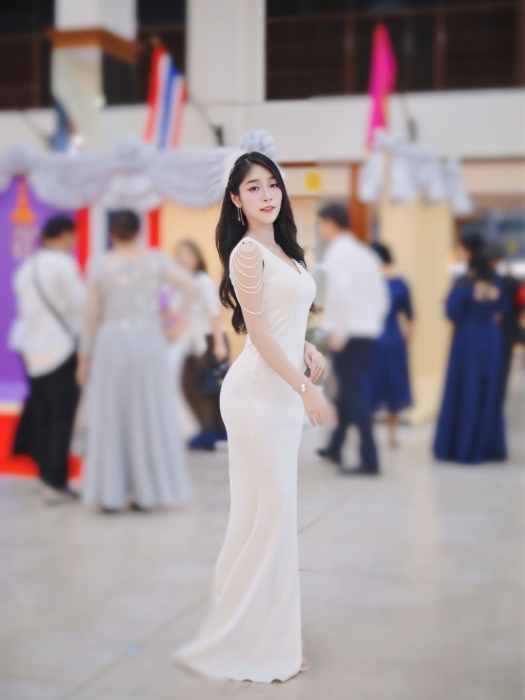 พลอยใส - ธัญลักษณ์ โชคธนเดช