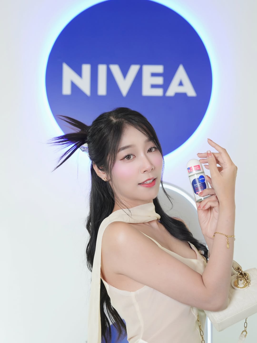 พลอยใส - ธัญลักษณ์ โชคธนเดช