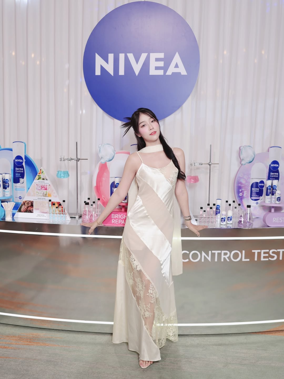 พลอยใส - ธัญลักษณ์ โชคธนเดช