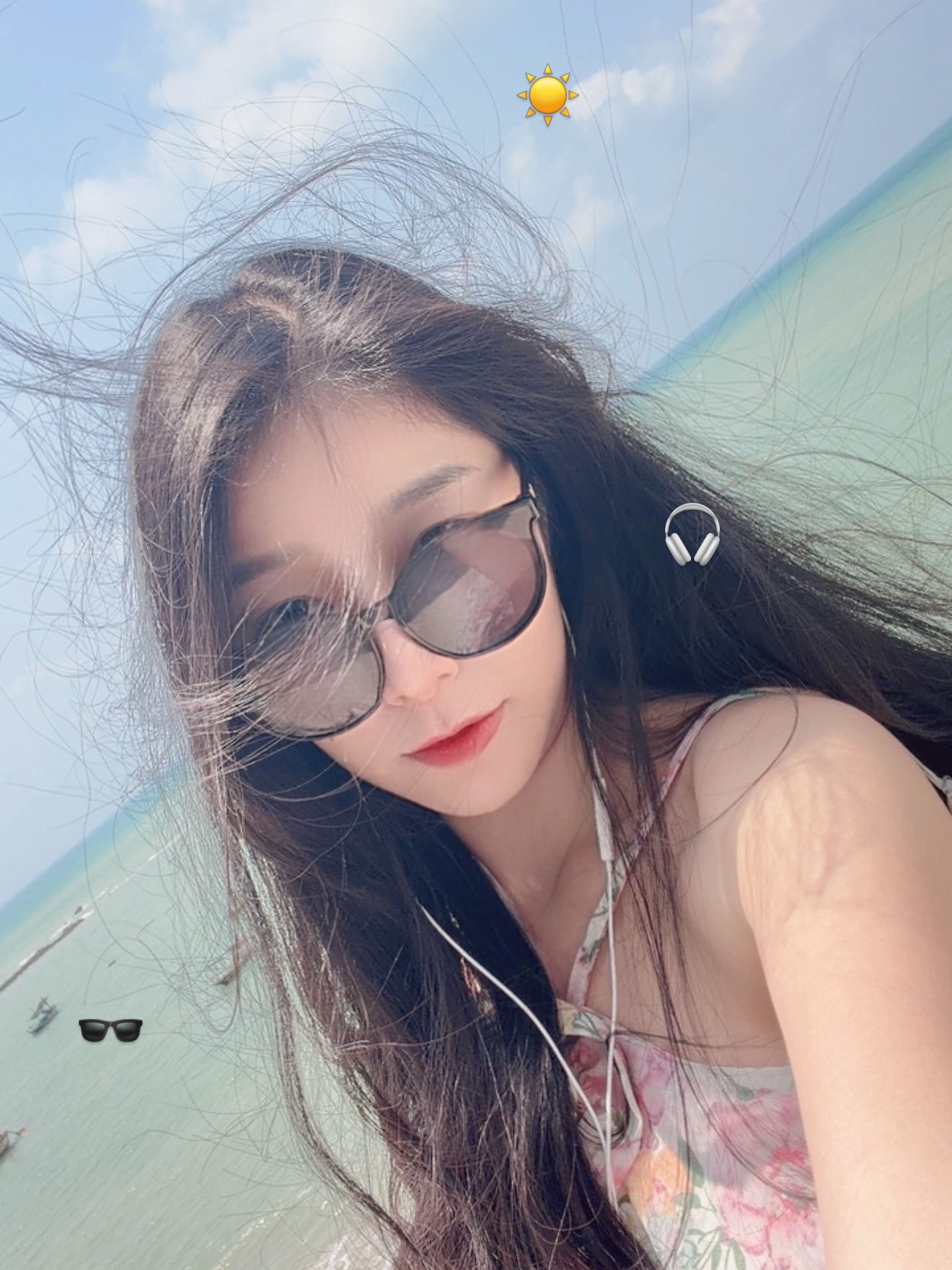 พลอยใส - ธัญลักษณ์ โชคธนเดช