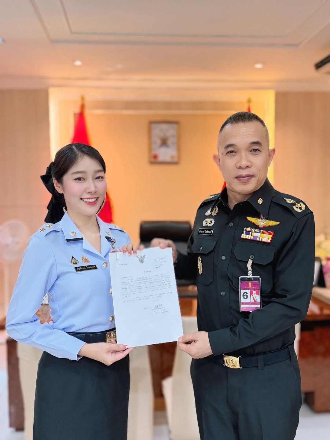 พลอยใส - ธัญลักษณ์ โชคธนเดช