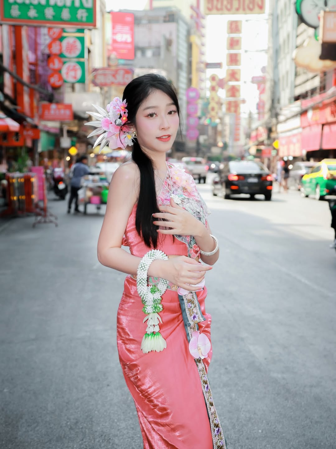 พลอยใส - ธัญลักษณ์ โชคธนเดช