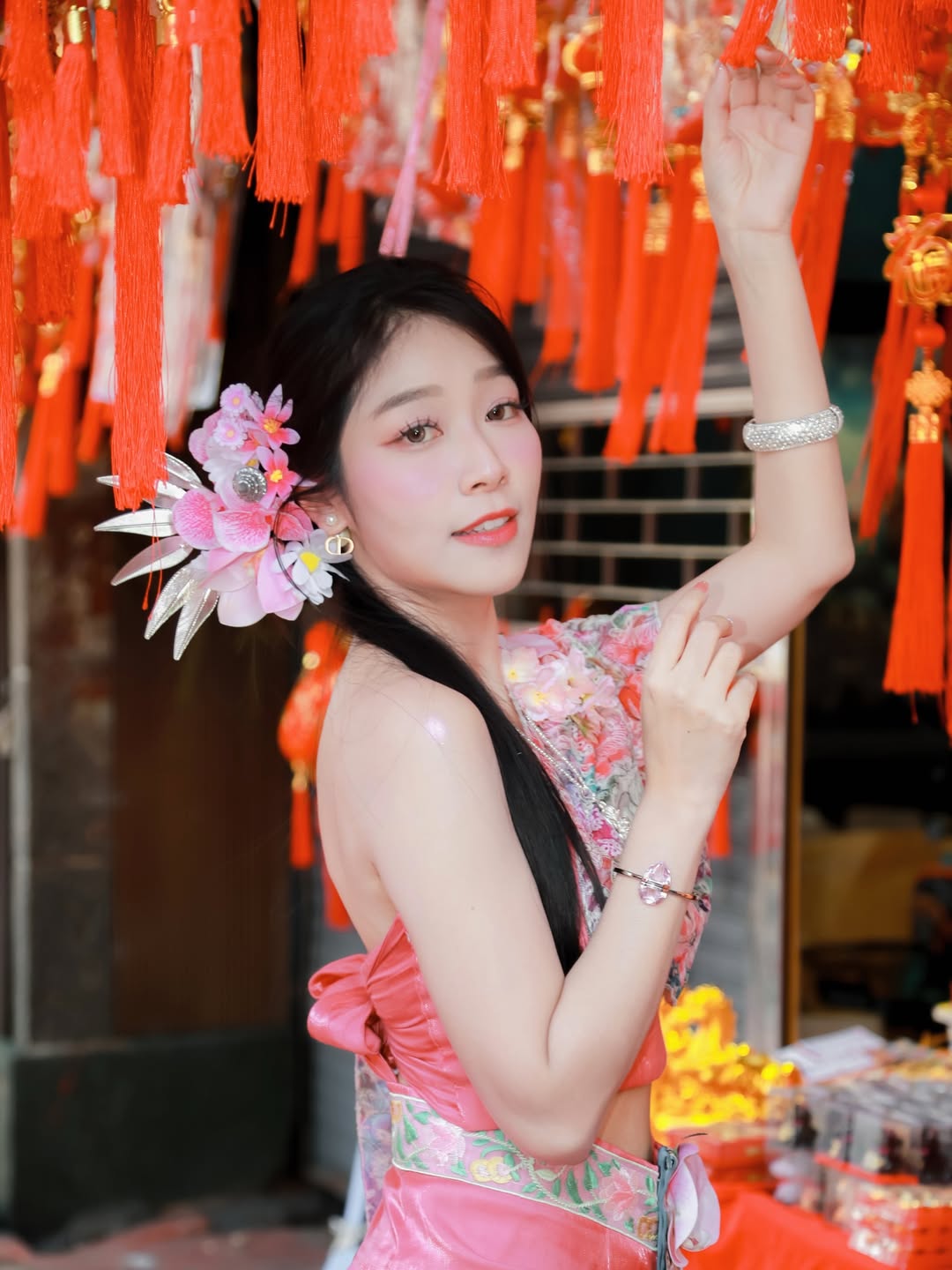 พลอยใส - ธัญลักษณ์ โชคธนเดช