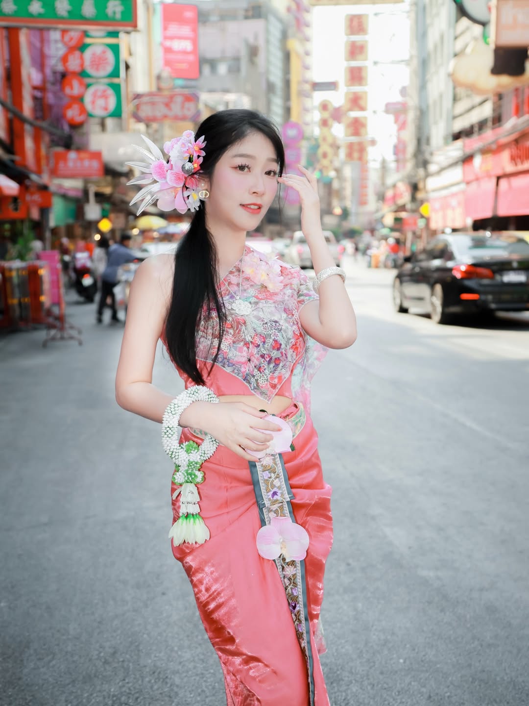 พลอยใส - ธัญลักษณ์ โชคธนเดช