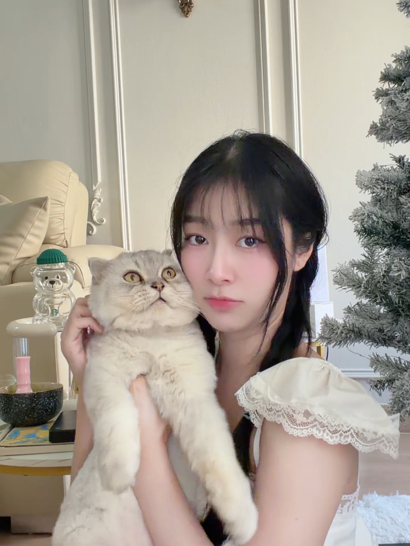 พลอยใส - ธัญลักษณ์ โชคธนเดช