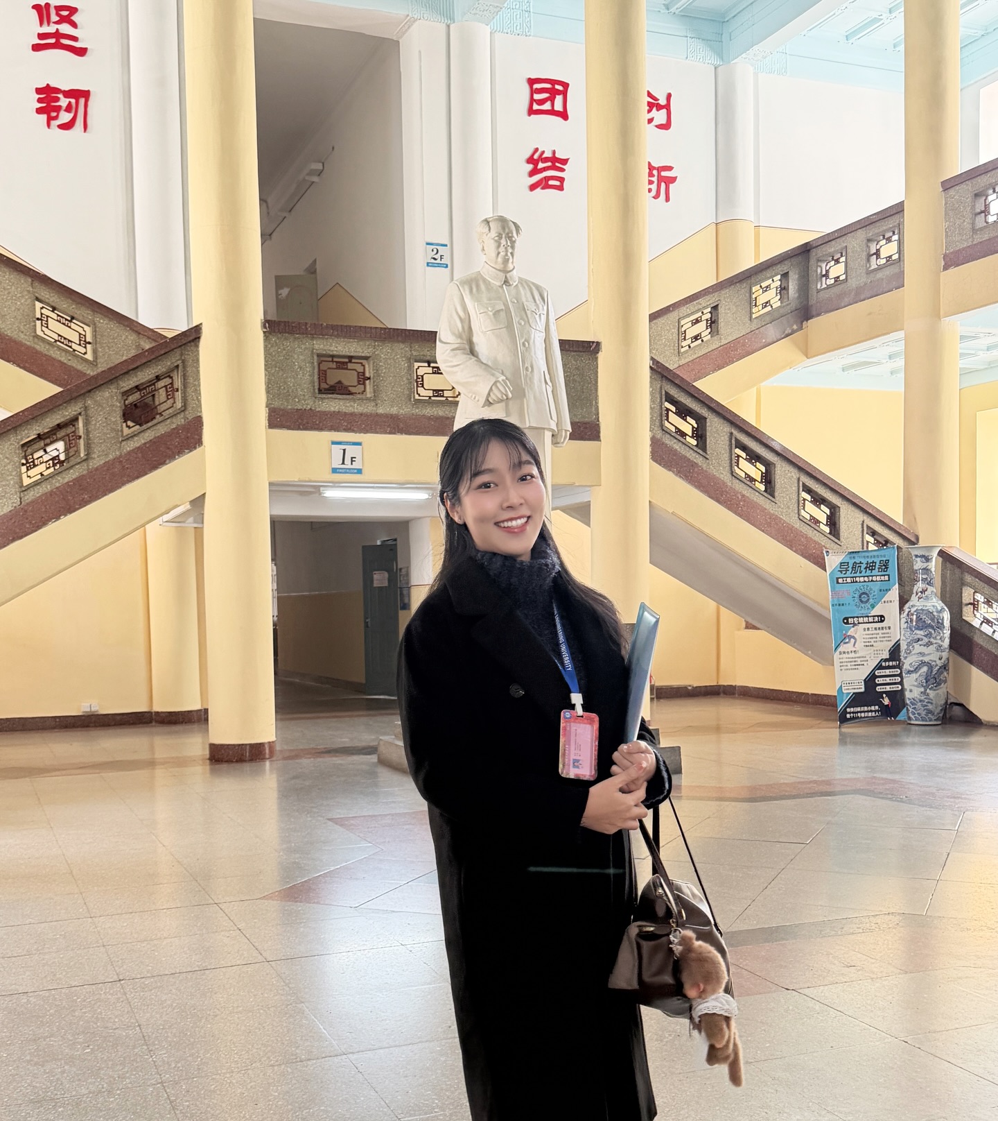 พลอยใส - ธัญลักษณ์ โชคธนเดช