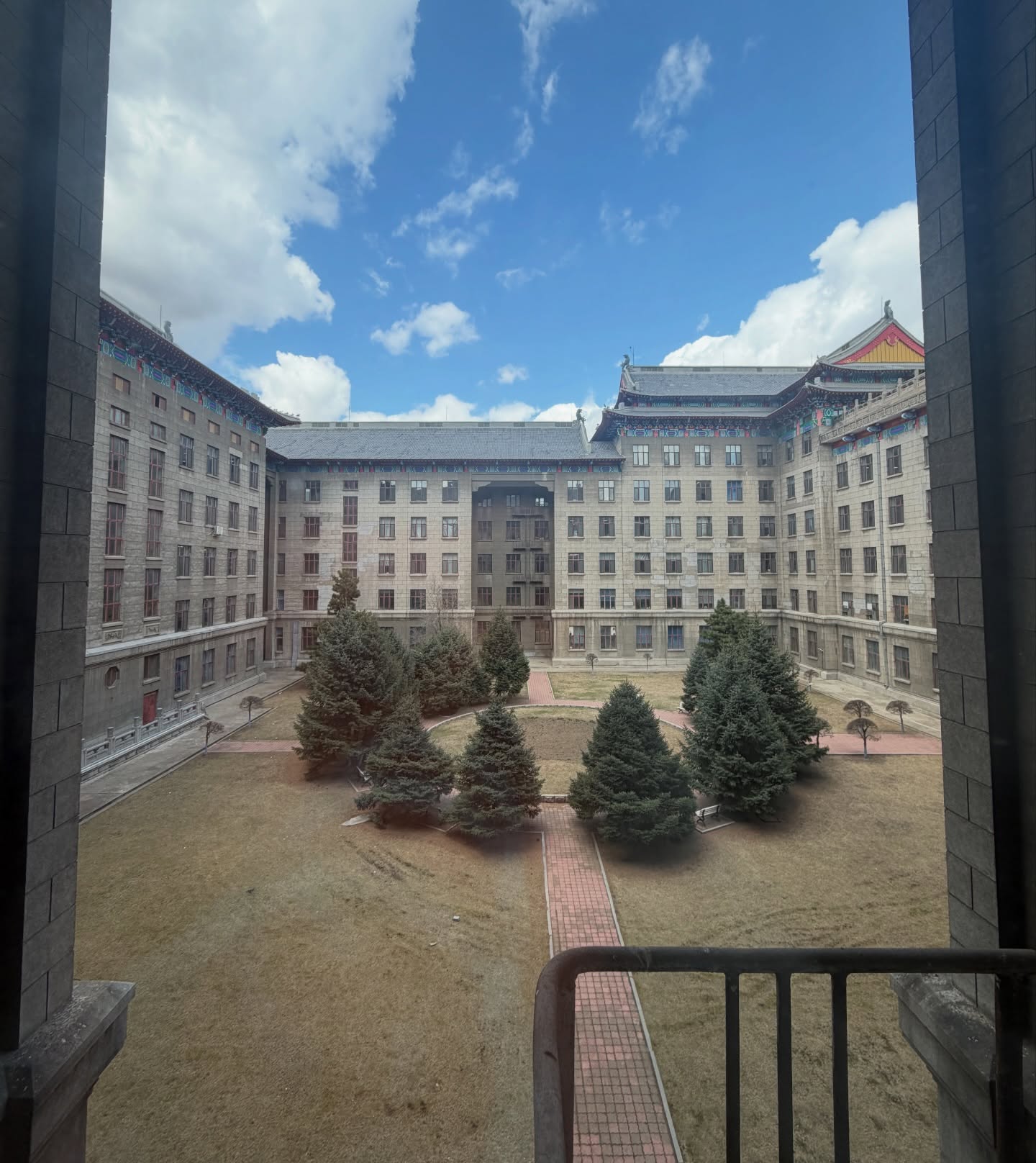 พลอยใส - ธัญลักษณ์ โชคธนเดช