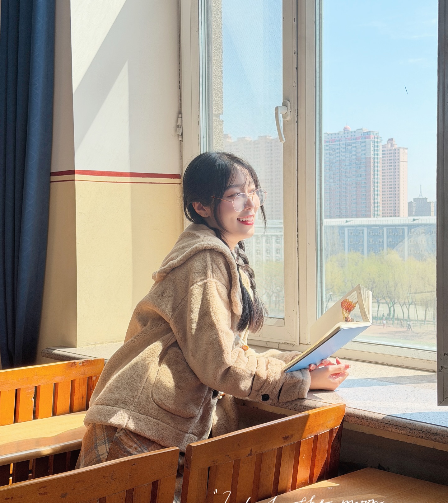 พลอยใส - ธัญลักษณ์ โชคธนเดช