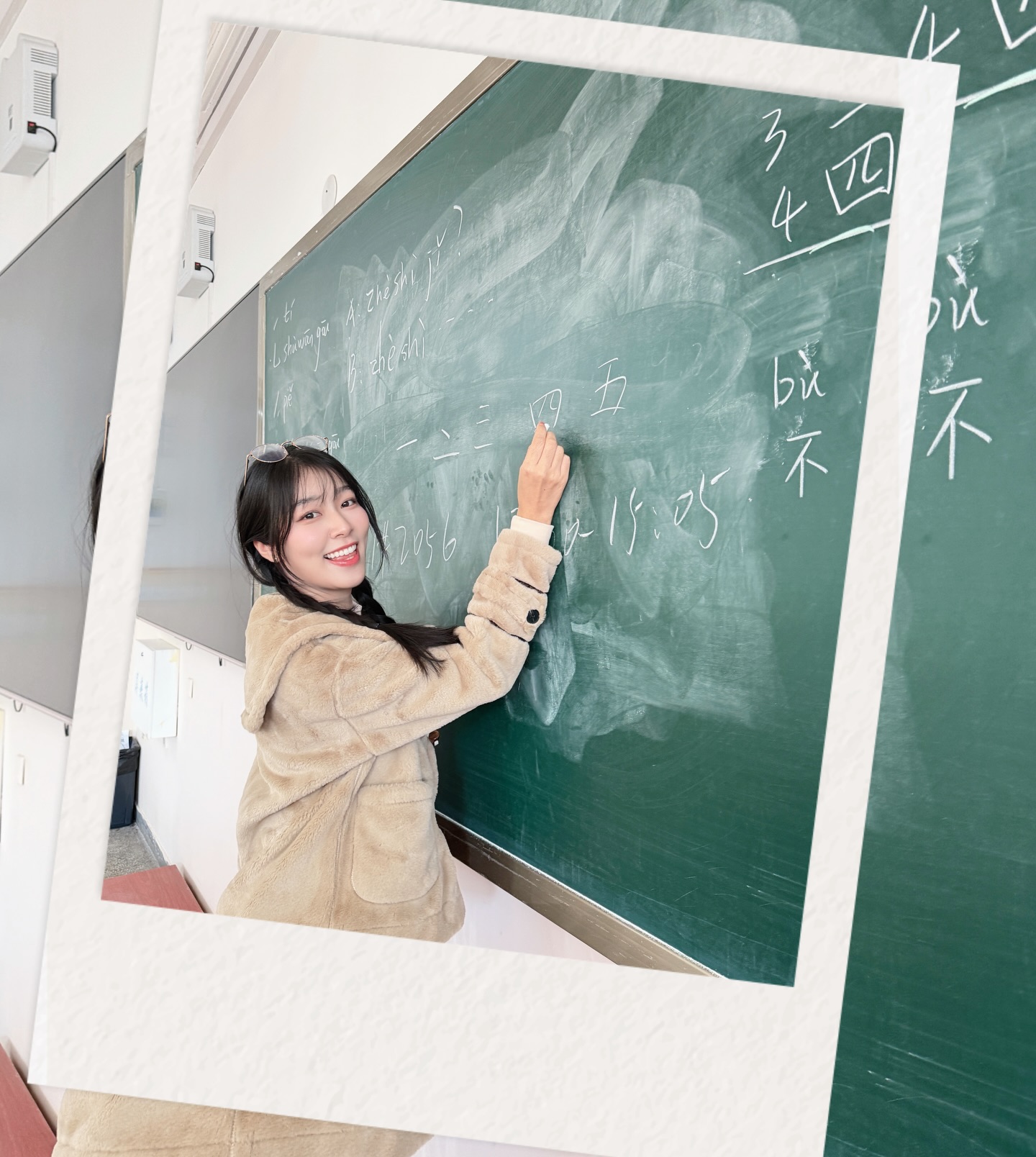 พลอยใส - ธัญลักษณ์ โชคธนเดช