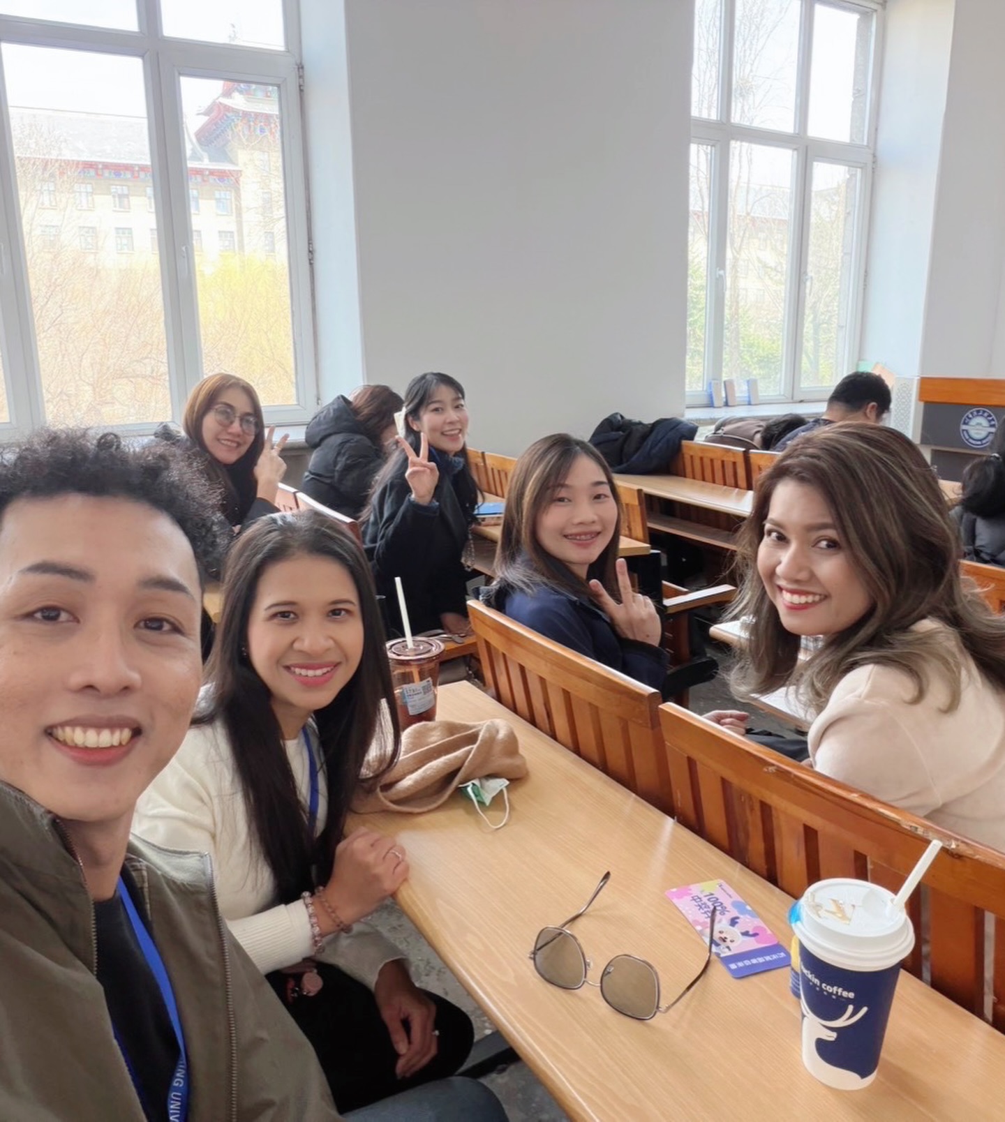 พลอยใส - ธัญลักษณ์ โชคธนเดช