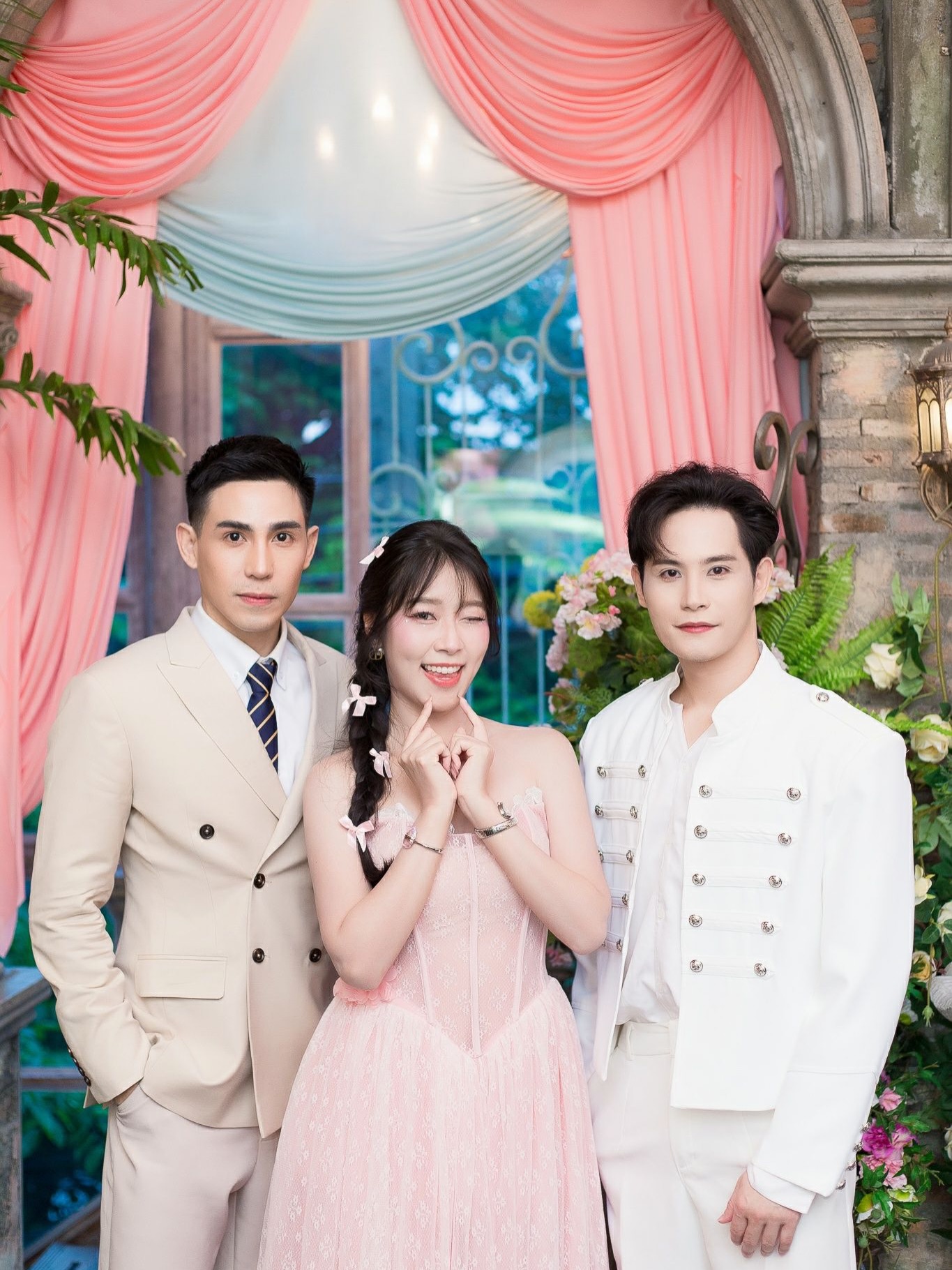 พลอยใส - ธัญลักษณ์ โชคธนเดช