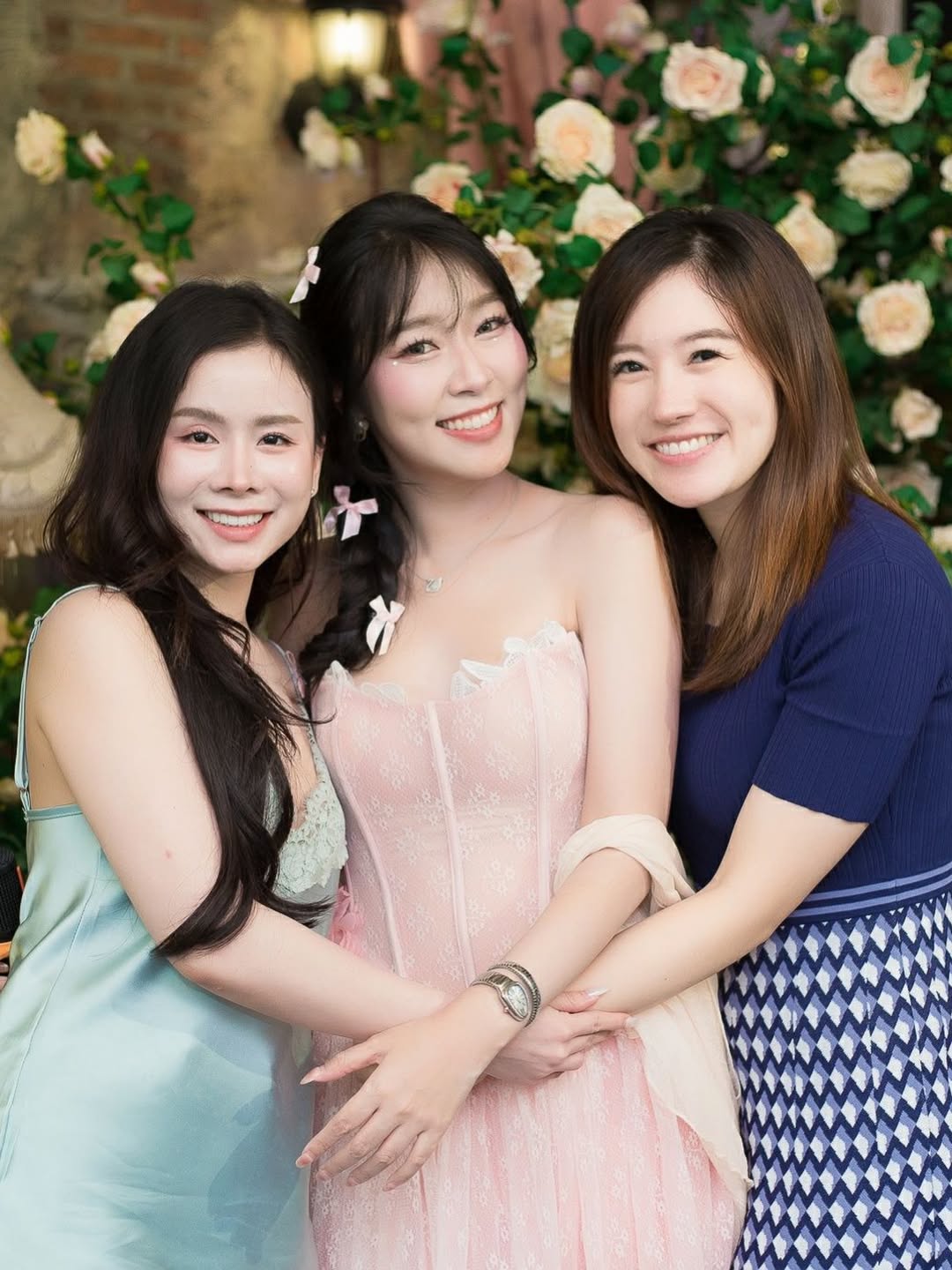 พลอยใส - ธัญลักษณ์ โชคธนเดช