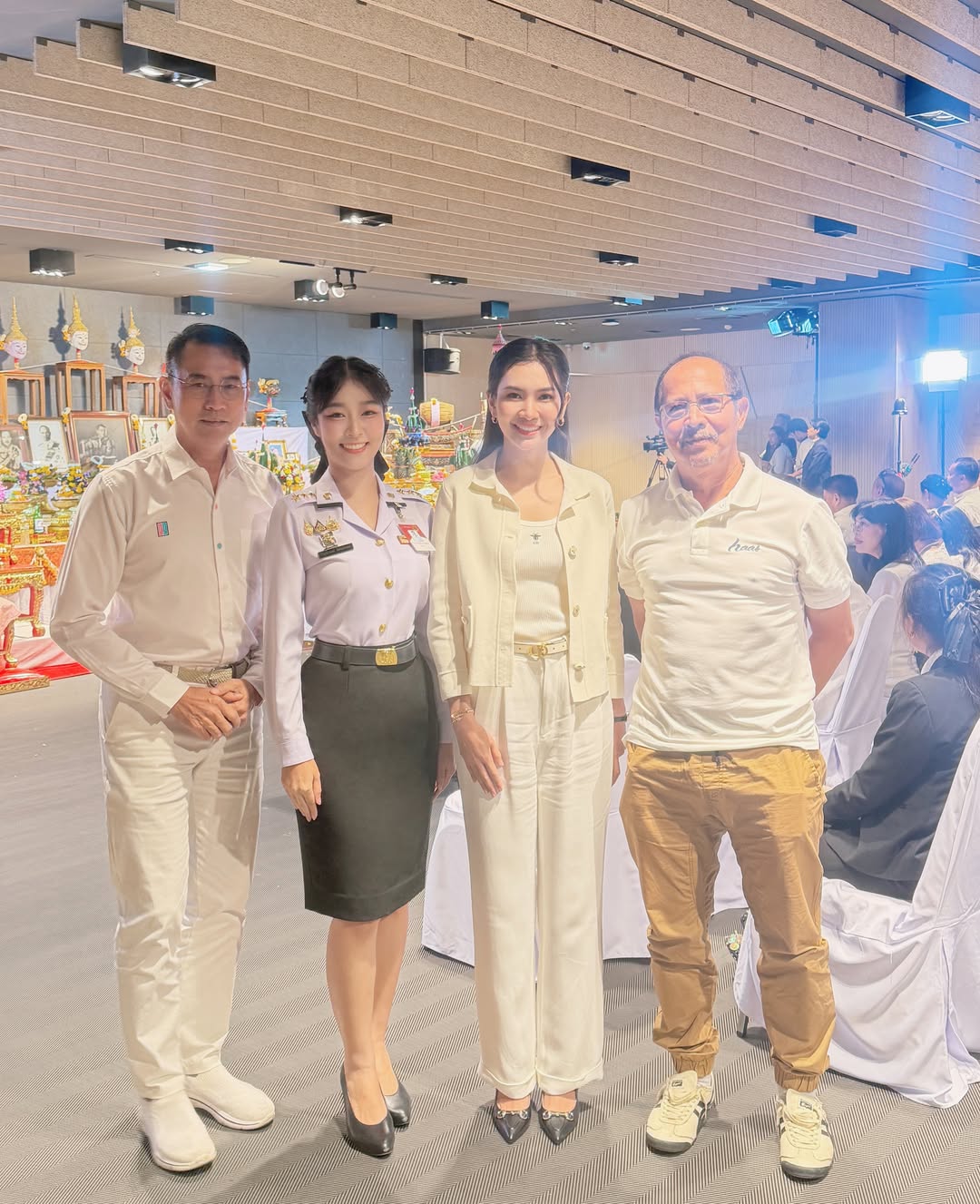 พลอยใส - ธัญลักษณ์ โชคธนเดช