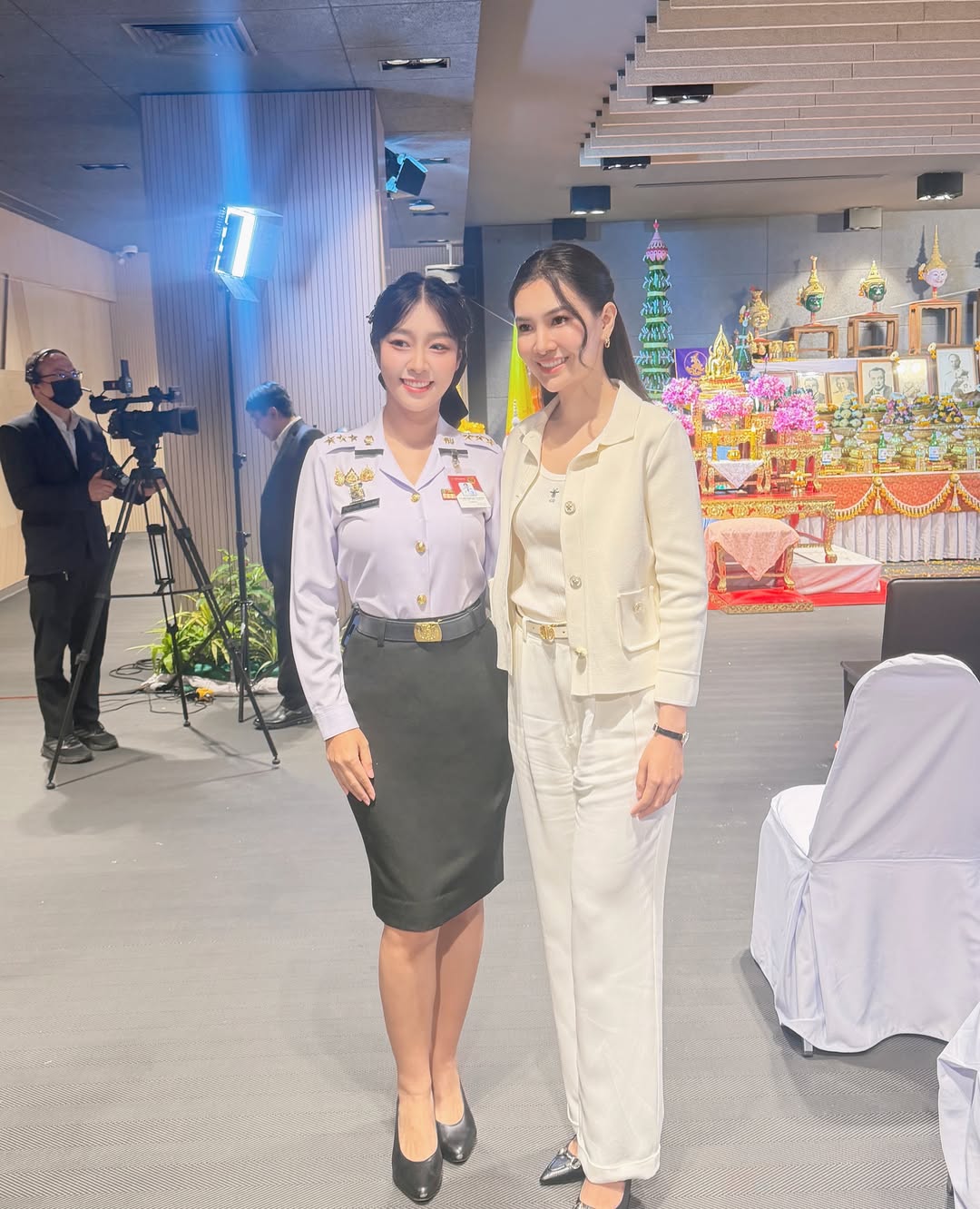 พลอยใส - ธัญลักษณ์ โชคธนเดช