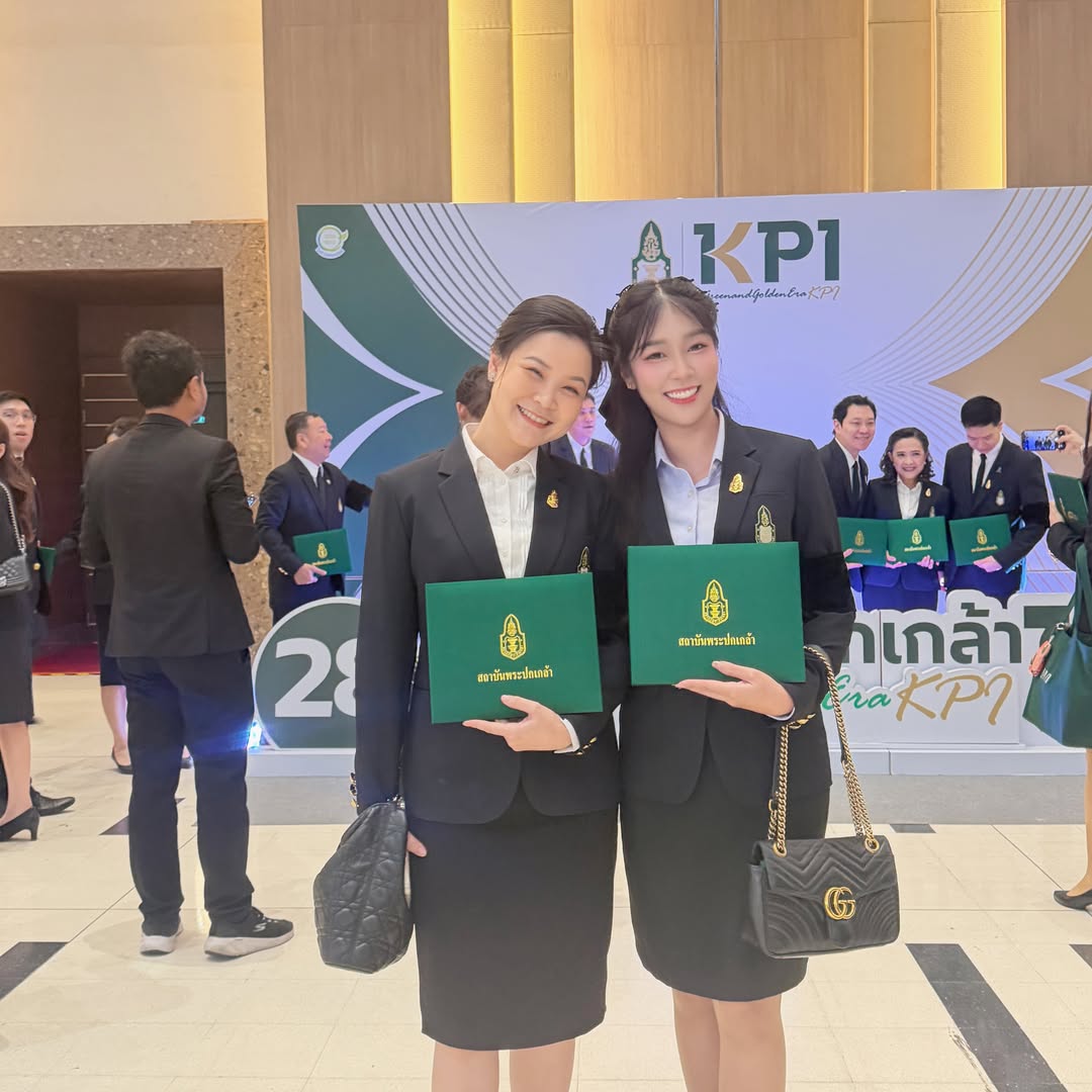 พลอยใส - ธัญลักษณ์ โชคธนเดช