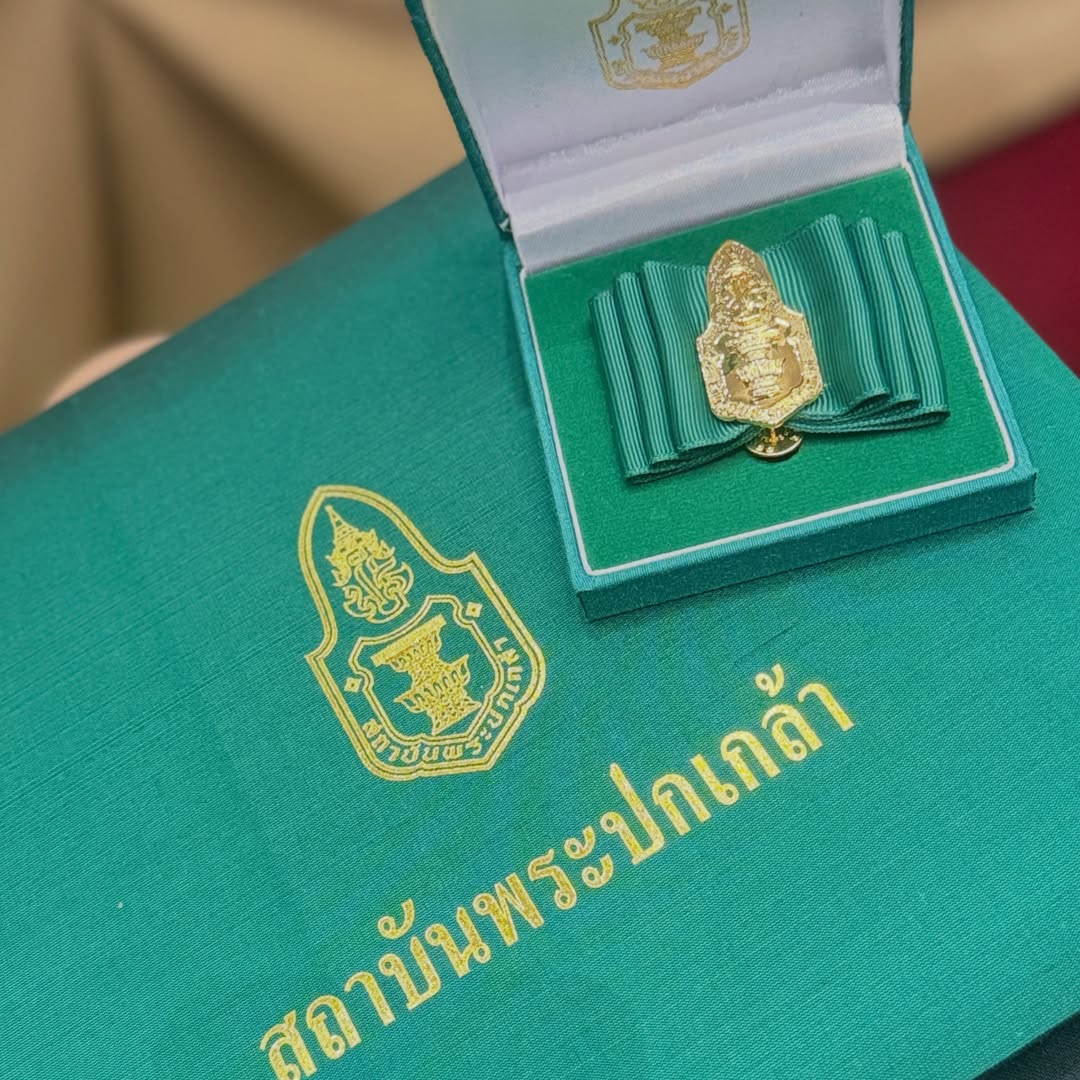 พลอยใส - ธัญลักษณ์ โชคธนเดช