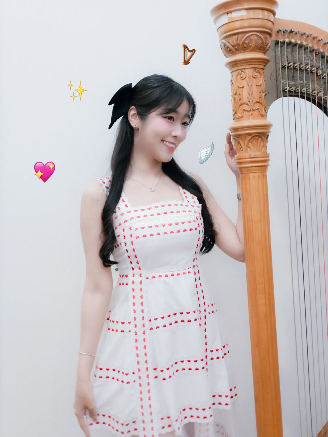 พลอยใส - ธัญลักษณ์ โชคธนเดช
