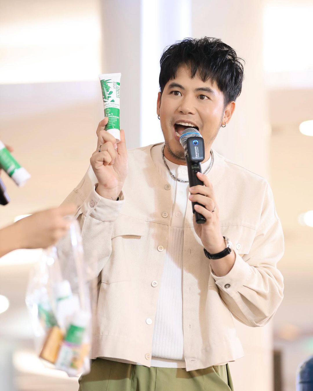 อ๋อง - เขมรัชต์ สุนทรนนท์