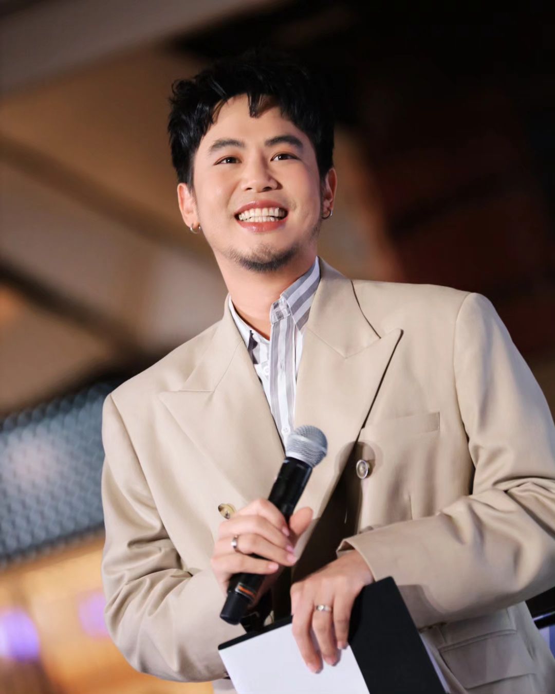 อ๋อง - เขมรัชต์ สุนทรนนท์