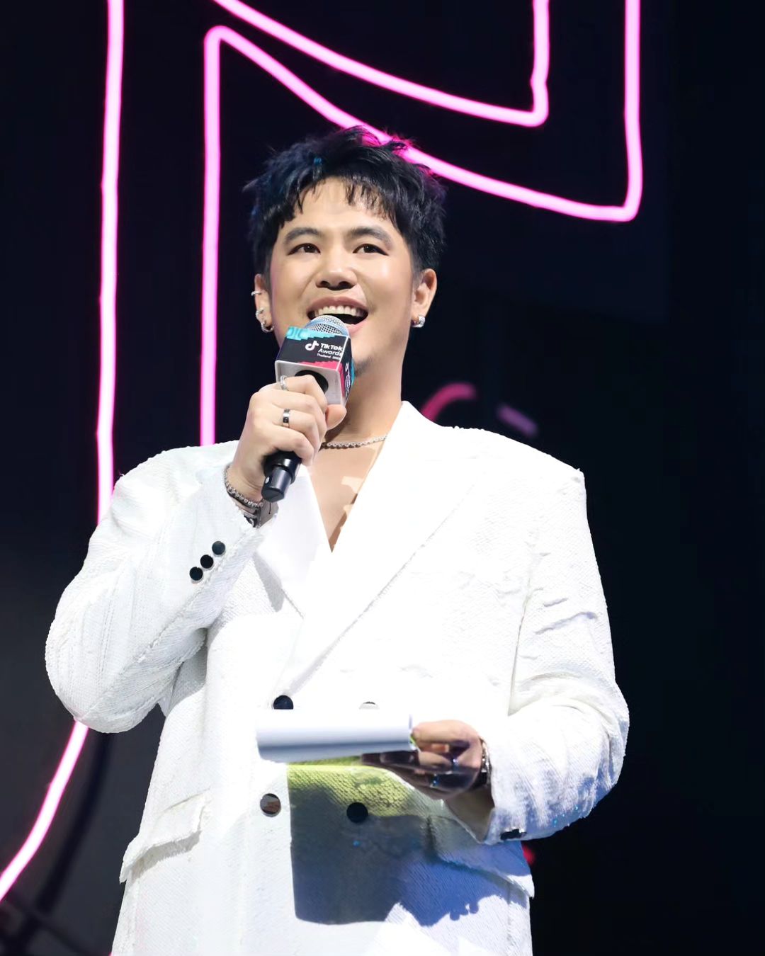 อ๋อง - เขมรัชต์ สุนทรนนท์