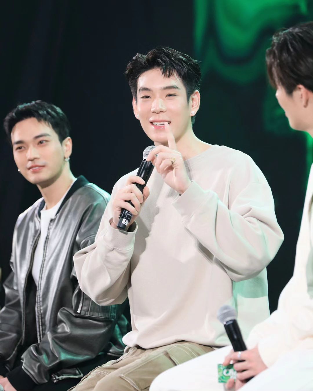 อ๋อง - เขมรัชต์ สุนทรนนท์