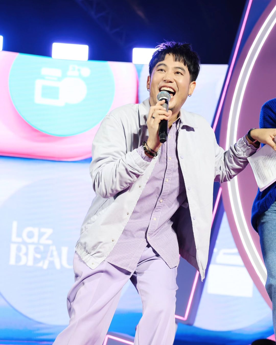 อ๋อง - เขมรัชต์ สุนทรนนท์