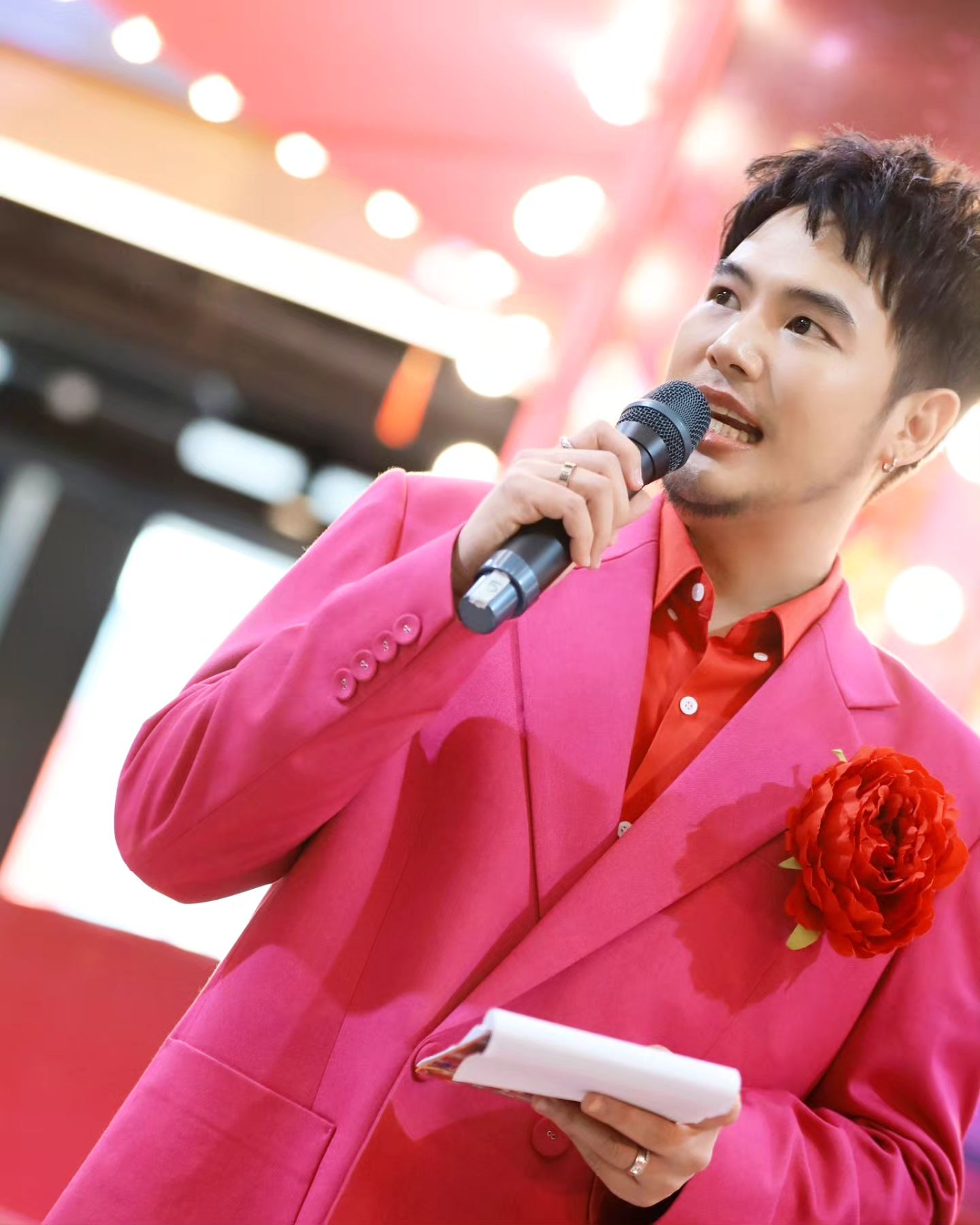 อ๋อง - เขมรัชต์ สุนทรนนท์