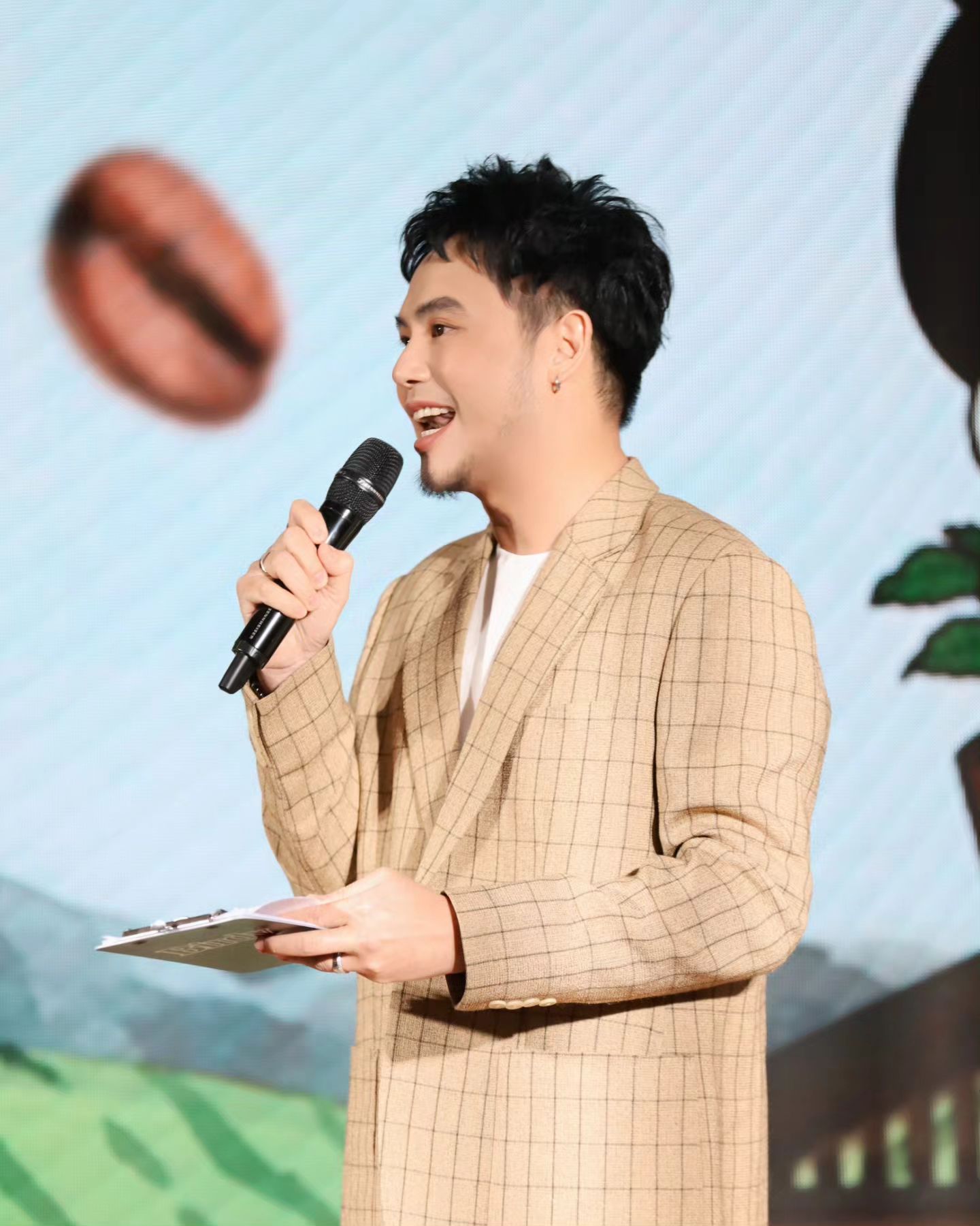 อ๋อง - เขมรัชต์ สุนทรนนท์