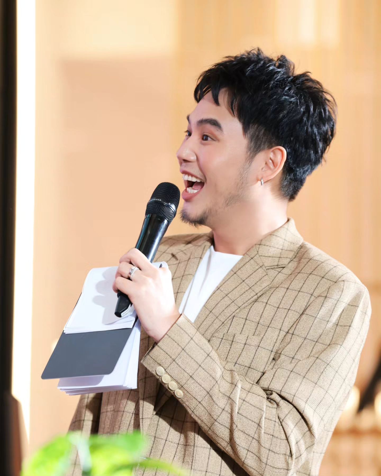 อ๋อง - เขมรัชต์ สุนทรนนท์
