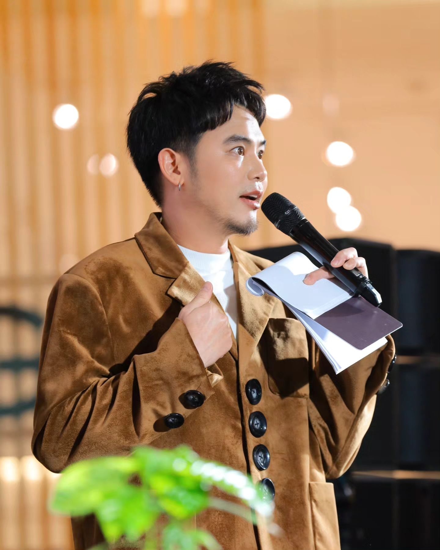 อ๋อง - เขมรัชต์ สุนทรนนท์