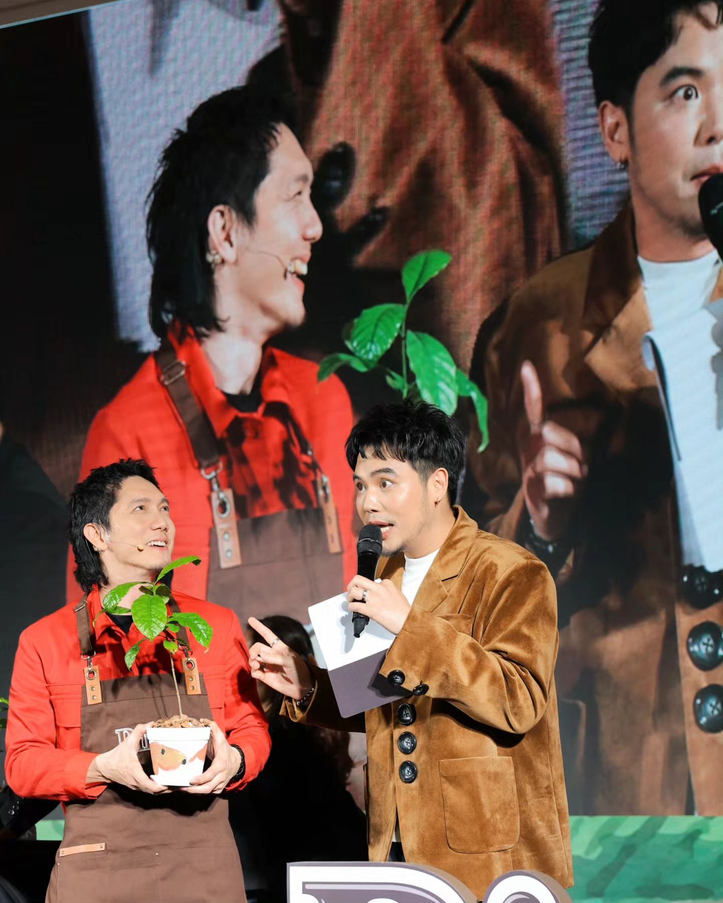 อ๋อง - เขมรัชต์ สุนทรนนท์