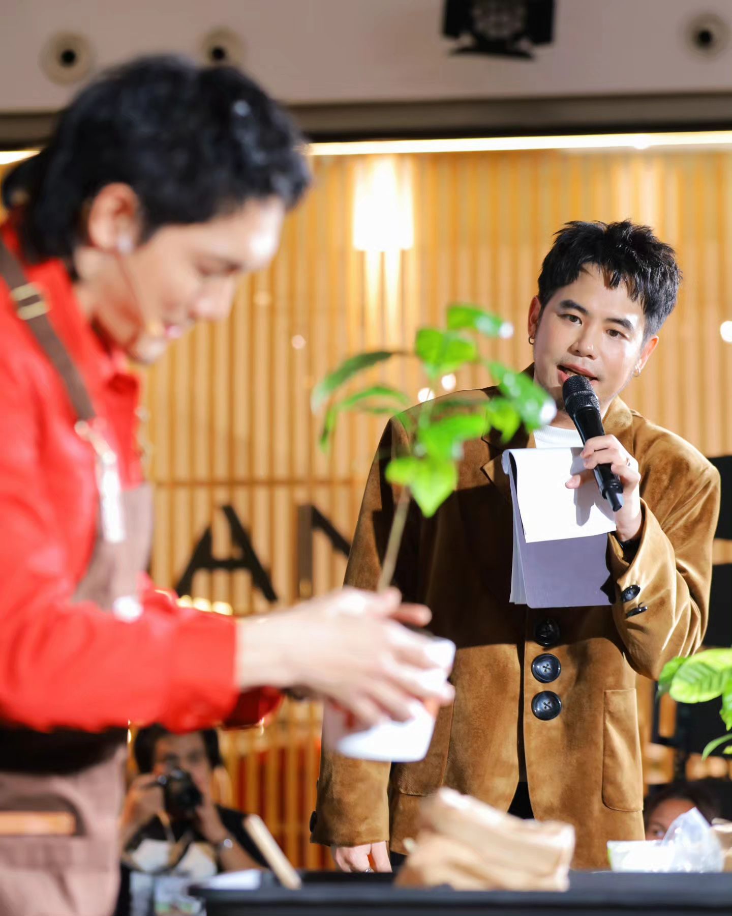 อ๋อง - เขมรัชต์ สุนทรนนท์