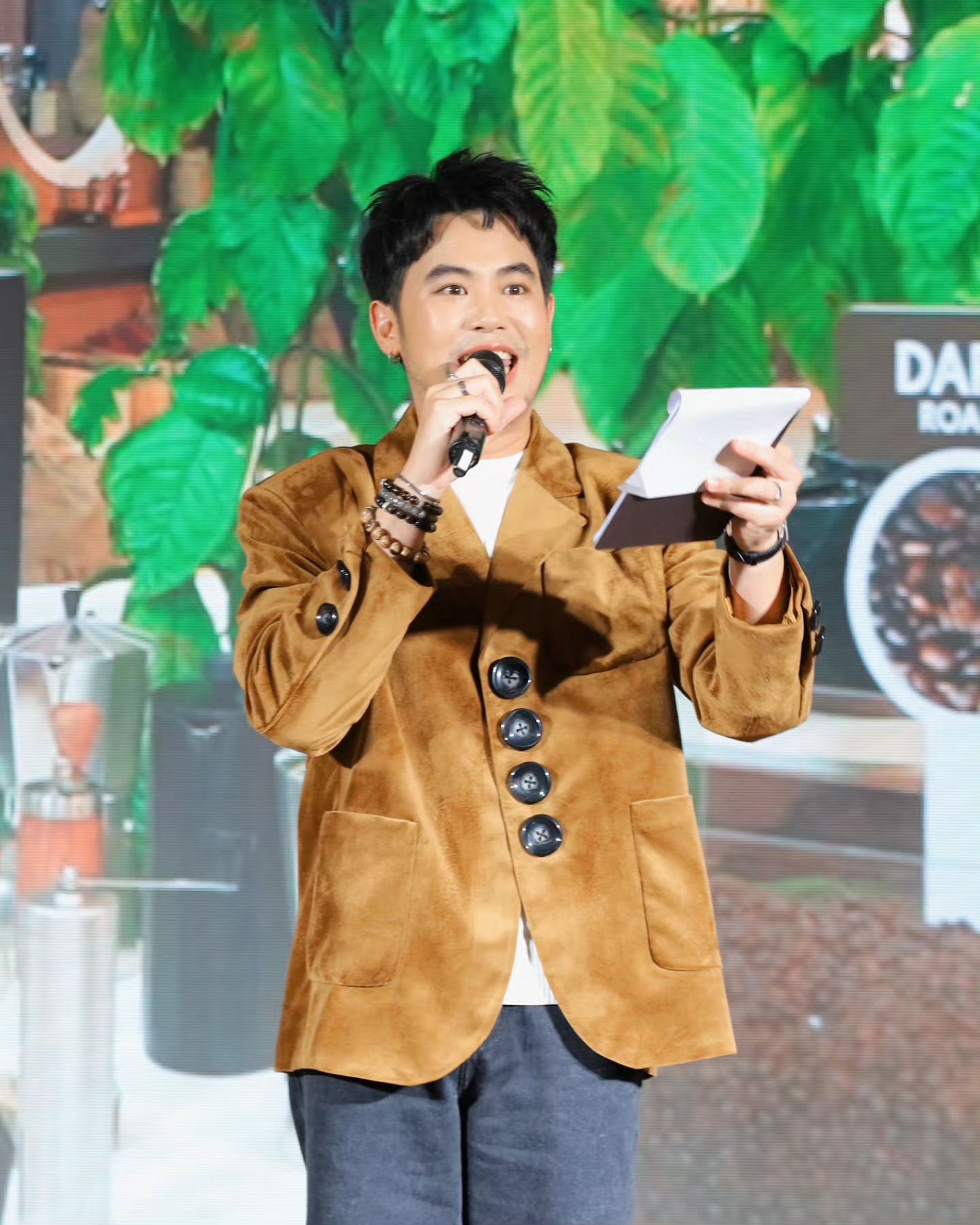 อ๋อง - เขมรัชต์ สุนทรนนท์