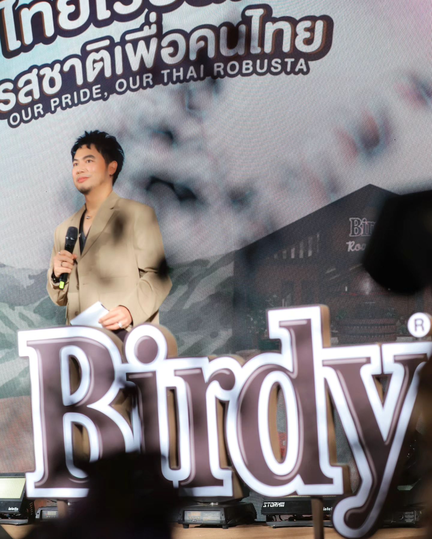 อ๋อง - เขมรัชต์ สุนทรนนท์