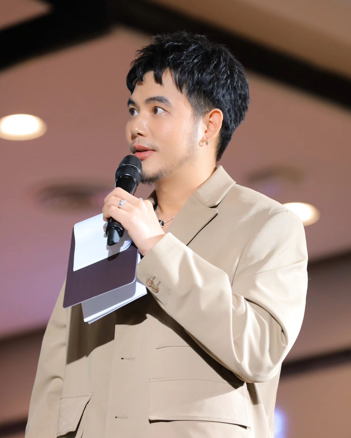 อ๋อง - เขมรัชต์ สุนทรนนท์