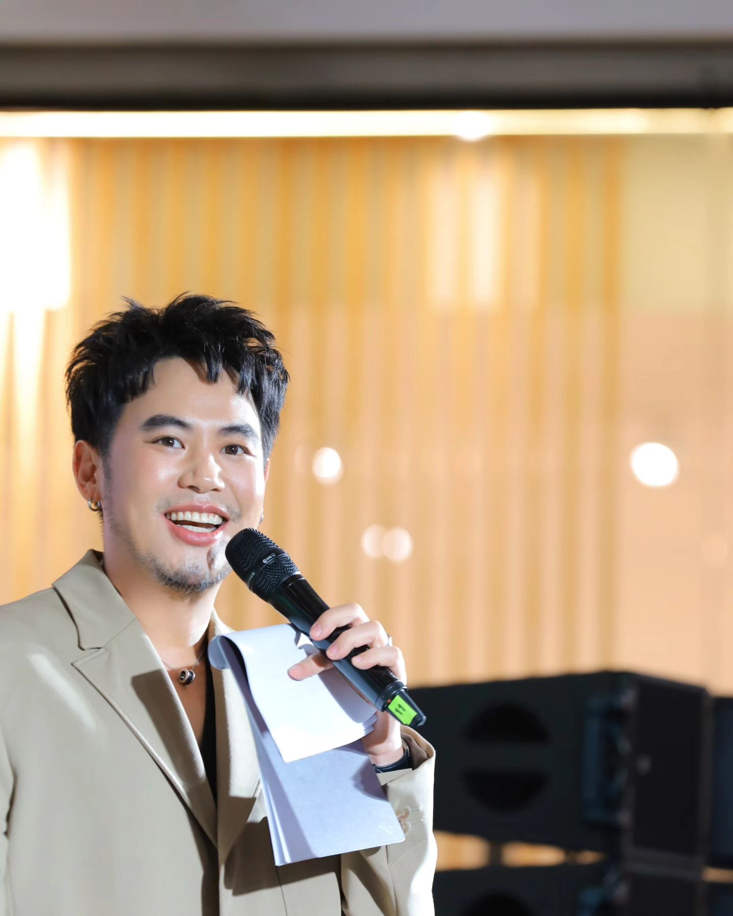 อ๋อง - เขมรัชต์ สุนทรนนท์