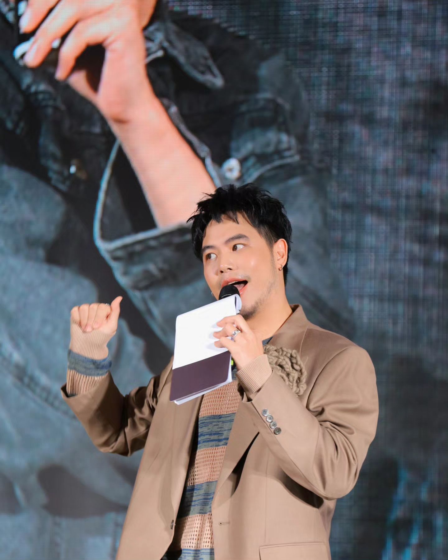 อ๋อง - เขมรัชต์ สุนทรนนท์