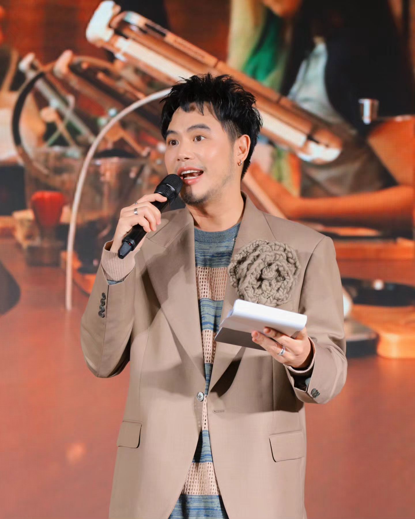 อ๋อง - เขมรัชต์ สุนทรนนท์