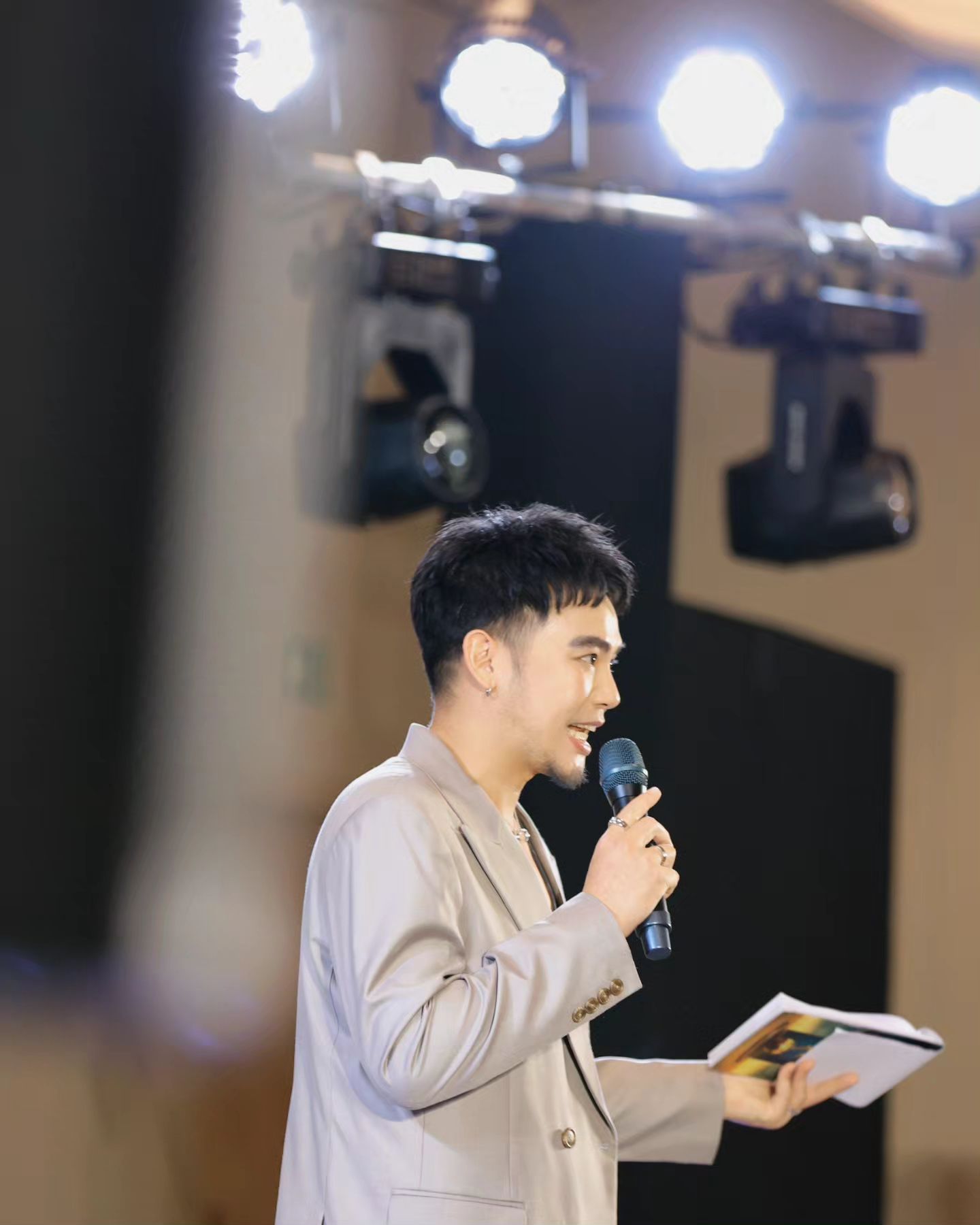 อ๋อง - เขมรัชต์ สุนทรนนท์