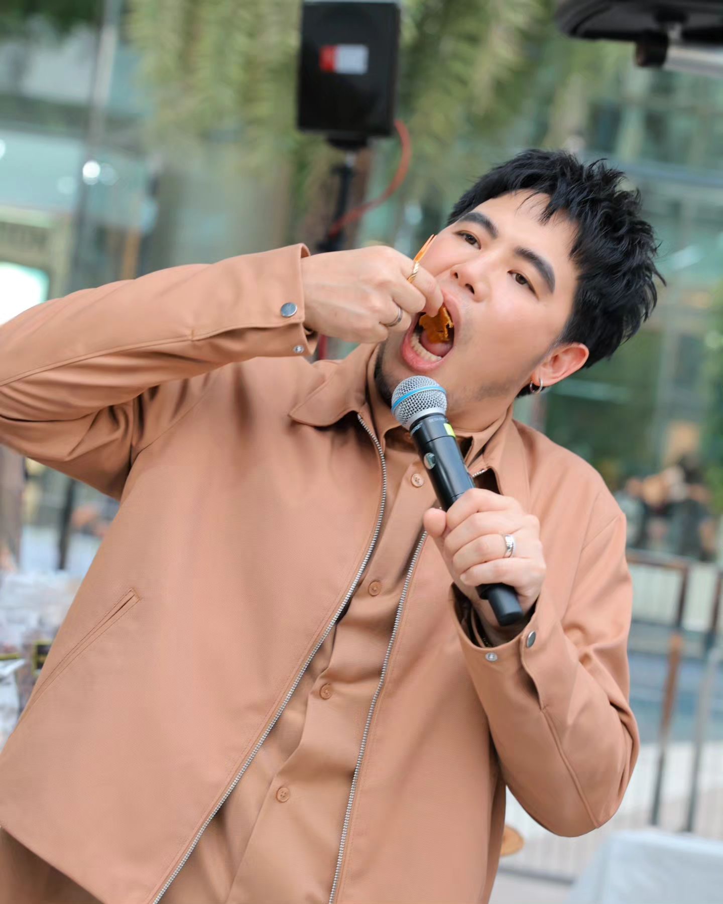 อ๋อง - เขมรัชต์ สุนทรนนท์