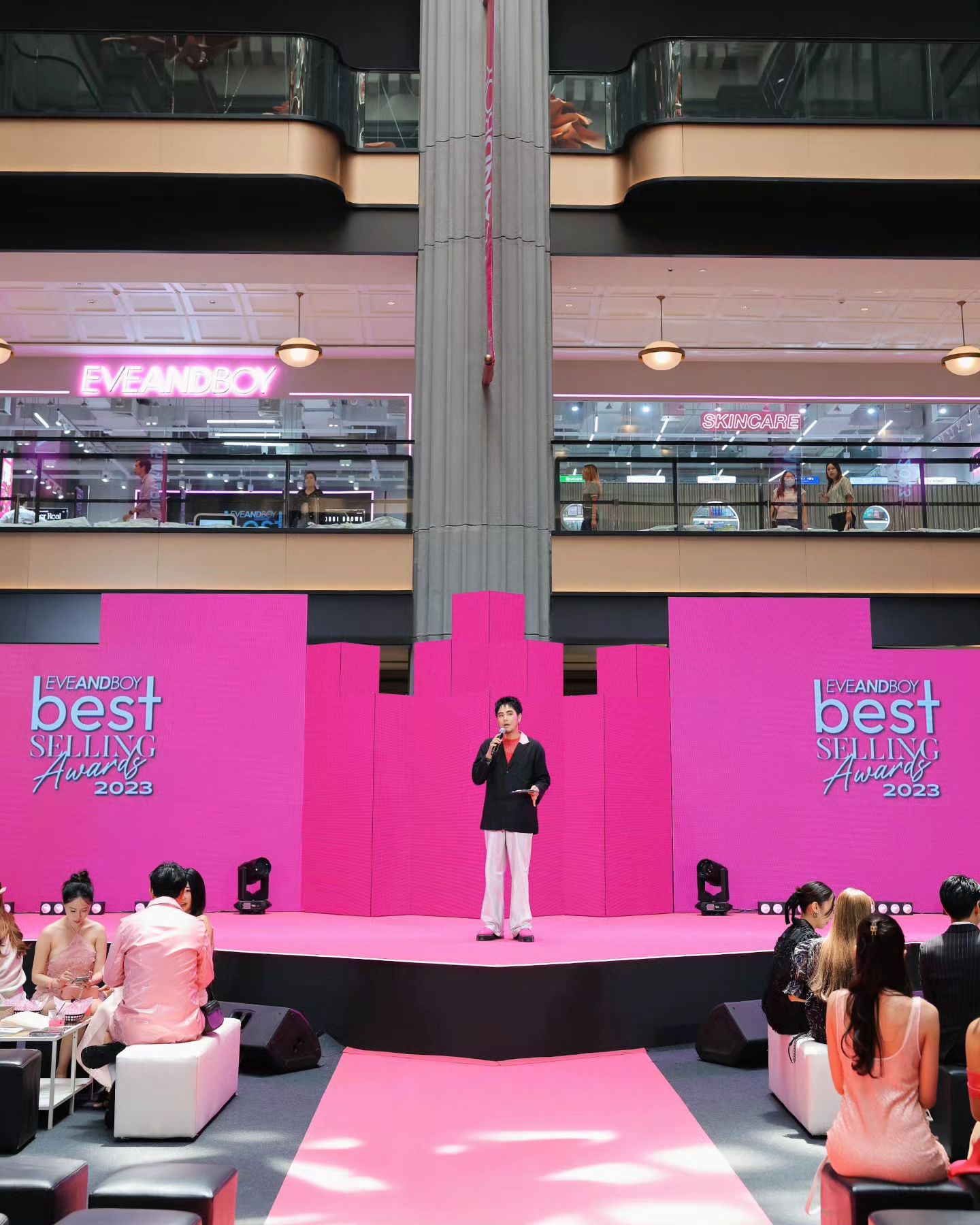 อ๋อง - เขมรัชต์ สุนทรนนท์