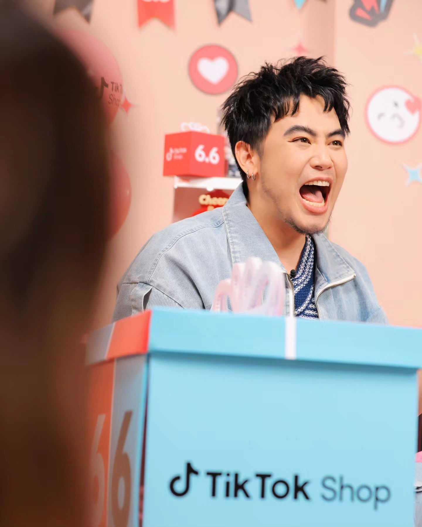 อ๋อง - เขมรัชต์ สุนทรนนท์