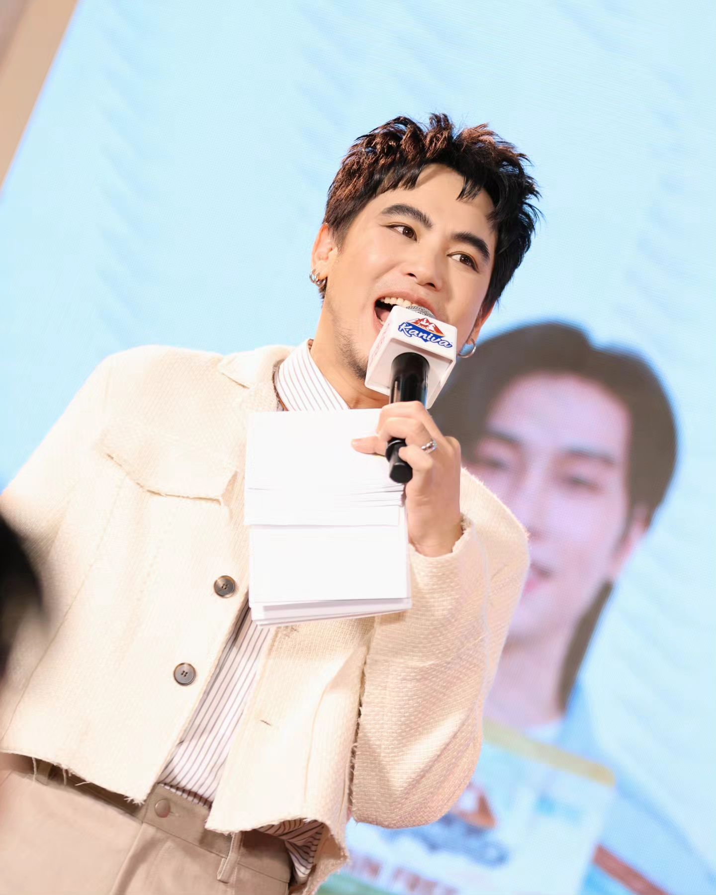 อ๋อง - เขมรัชต์ สุนทรนนท์