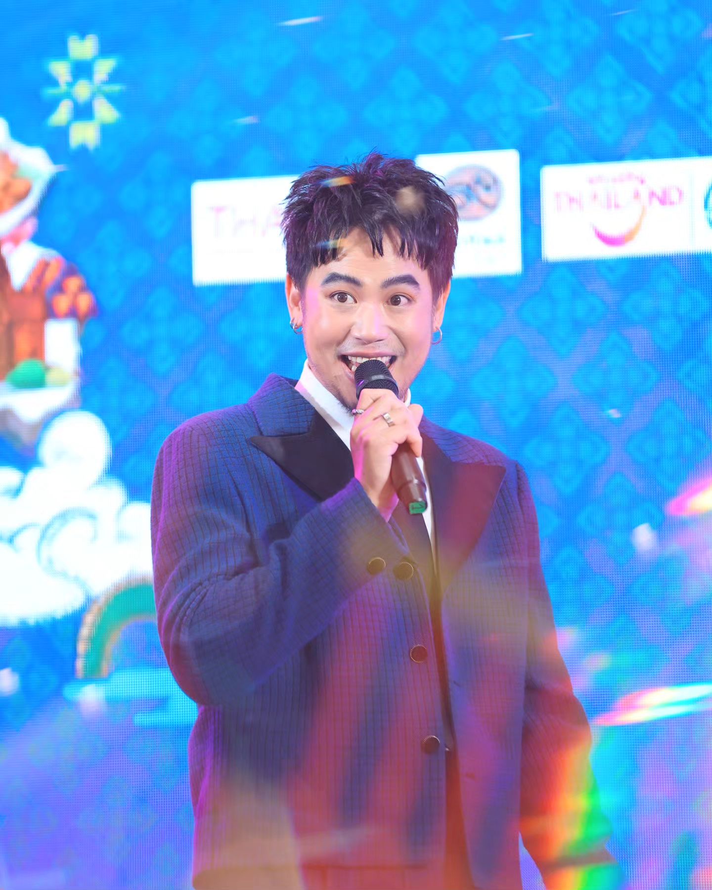 อ๋อง - เขมรัชต์ สุนทรนนท์