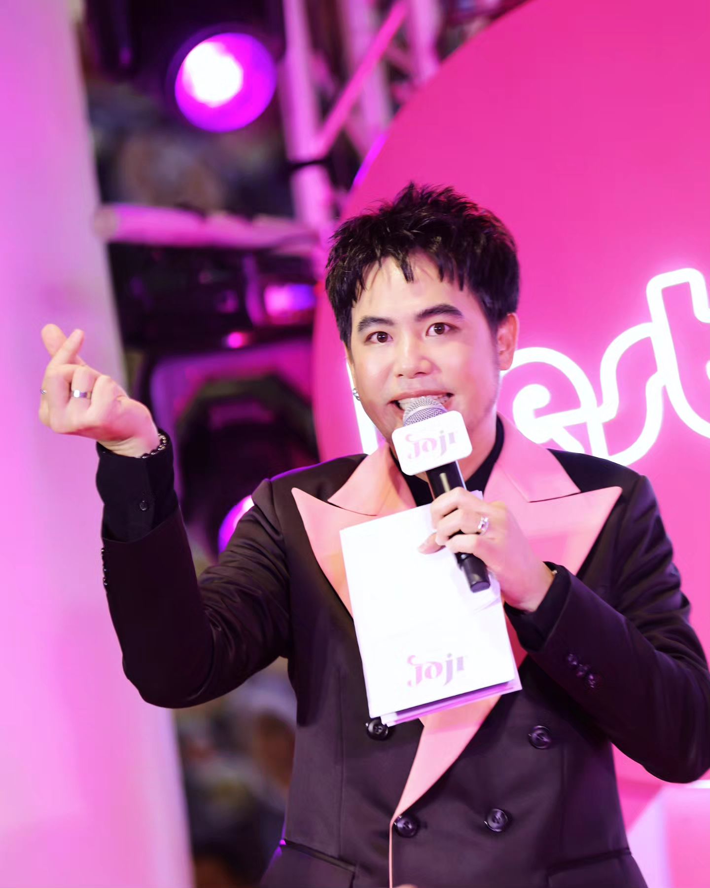 อ๋อง - เขมรัชต์ สุนทรนนท์